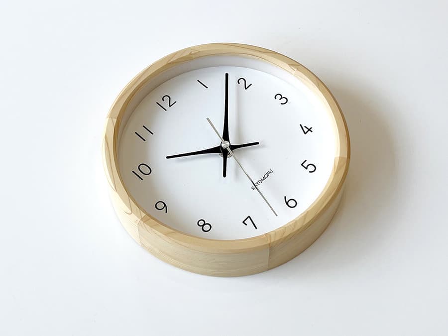 郡上踊りで有名な郡上八幡で観光体験のカトモクのお店を運営する加藤木工が作る日本製セイコー電波壁掛け時計