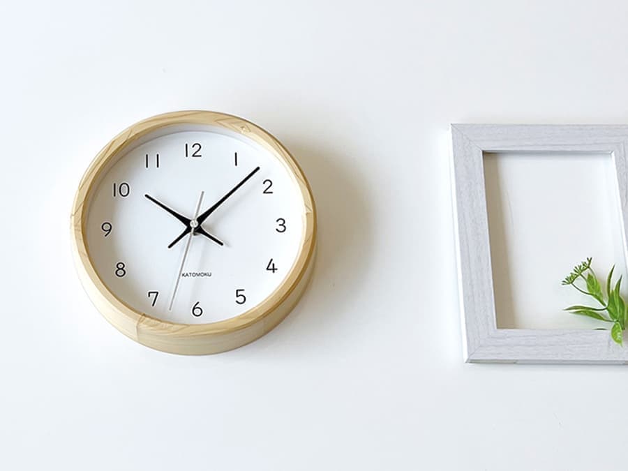 郡上踊りで有名な郡上八幡で観光体験のカトモクのお店を運営する加藤木工が作る日本製セイコー電波壁掛け時計