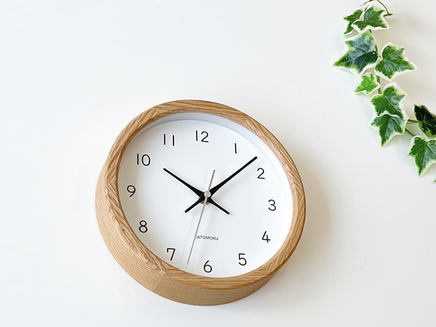 郡上踊りで有名な郡上八幡で観光体験のカトモクのお店を運営する加藤木工が作る日本製セイコー電波壁掛け時計