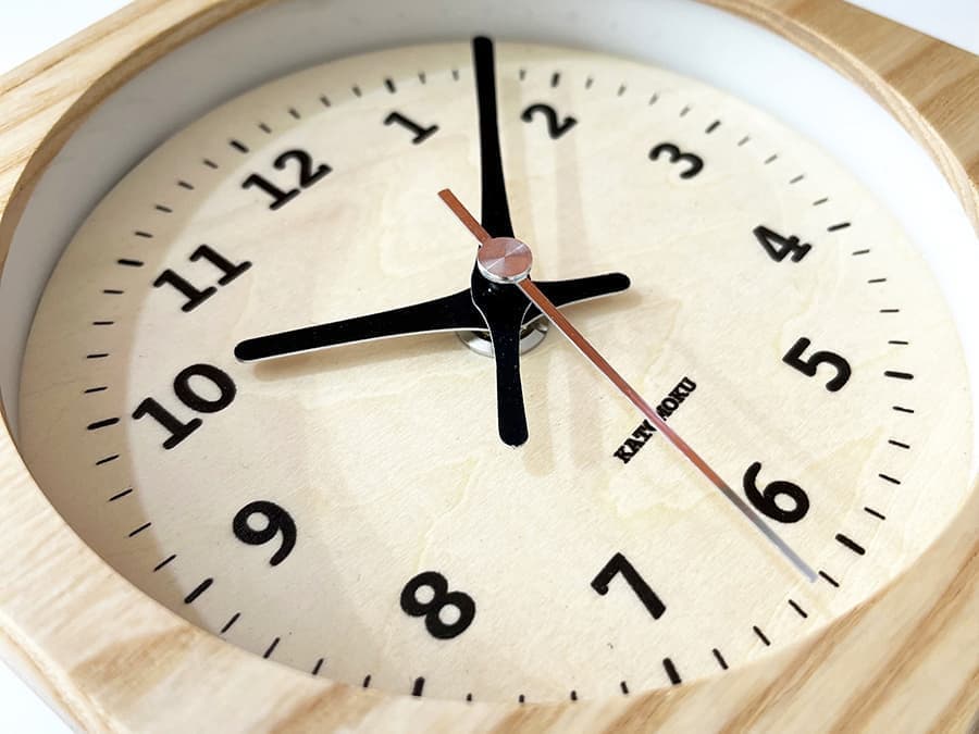 郡上踊りで有名な郡上八幡で観光体験のカトモクのお店を運営する加藤木工が作る日本製セイコー電波壁掛け時計