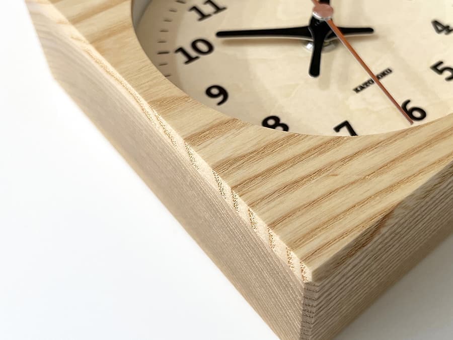 郡上踊りで有名な郡上八幡で観光体験のカトモクのお店を運営する加藤木工が作る日本製セイコー電波壁掛け時計