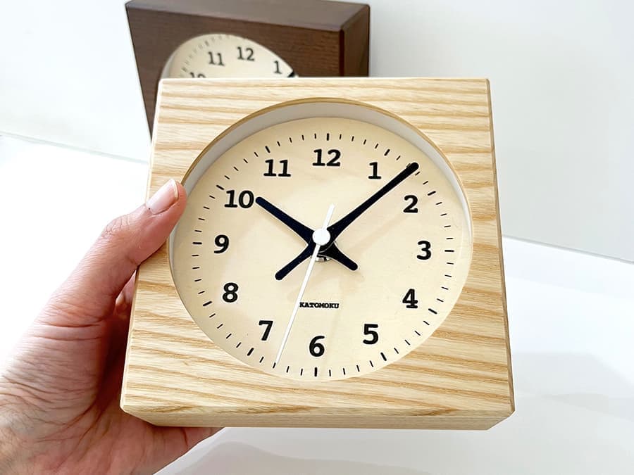 郡上踊りで有名な郡上八幡で観光体験のカトモクのお店を運営する加藤木工が作る日本製セイコー電波壁掛け時計