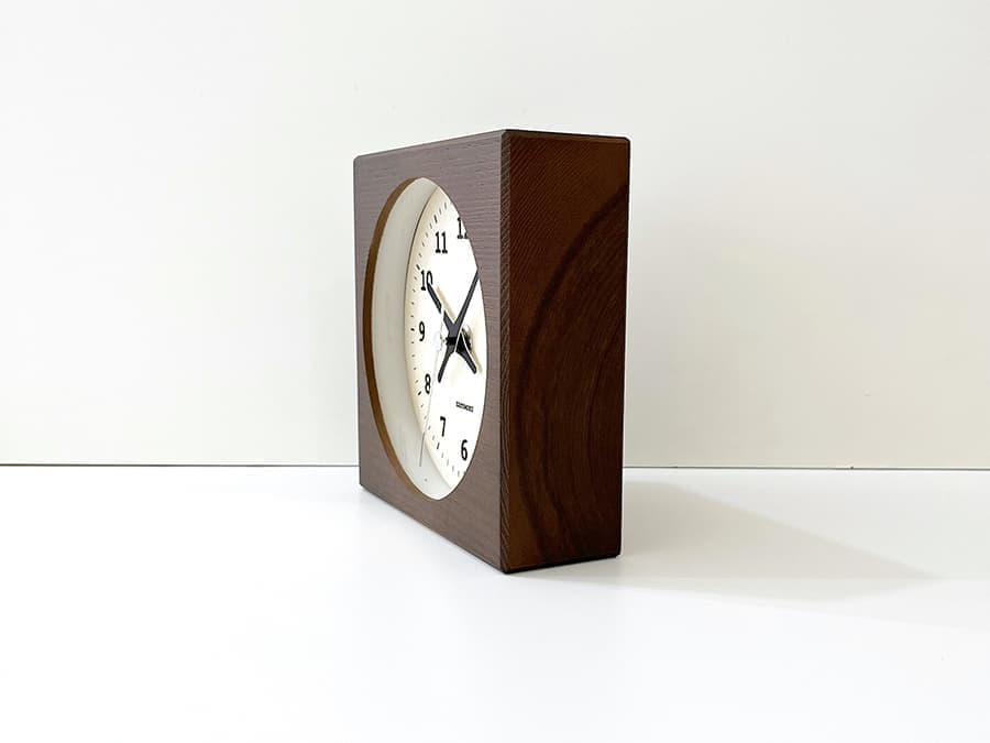 郡上踊りで有名な郡上八幡で観光体験のカトモクのお店を運営する加藤木工が作る日本製セイコー電波壁掛け時計