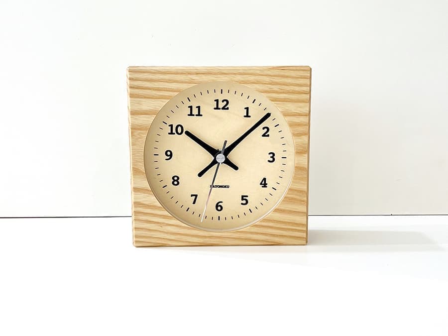 郡上踊りで有名な郡上八幡で観光体験のカトモクのお店を運営する加藤木工が作る日本製セイコー電波壁掛け時計