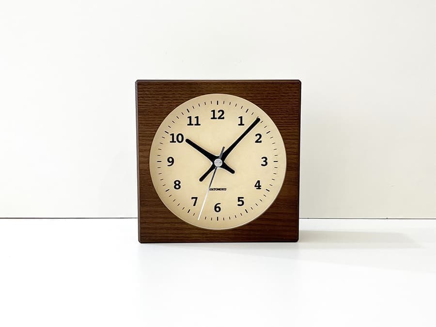 郡上踊りで有名な郡上八幡で観光体験のカトモクのお店を運営する加藤木工が作る日本製セイコー電波壁掛け時計