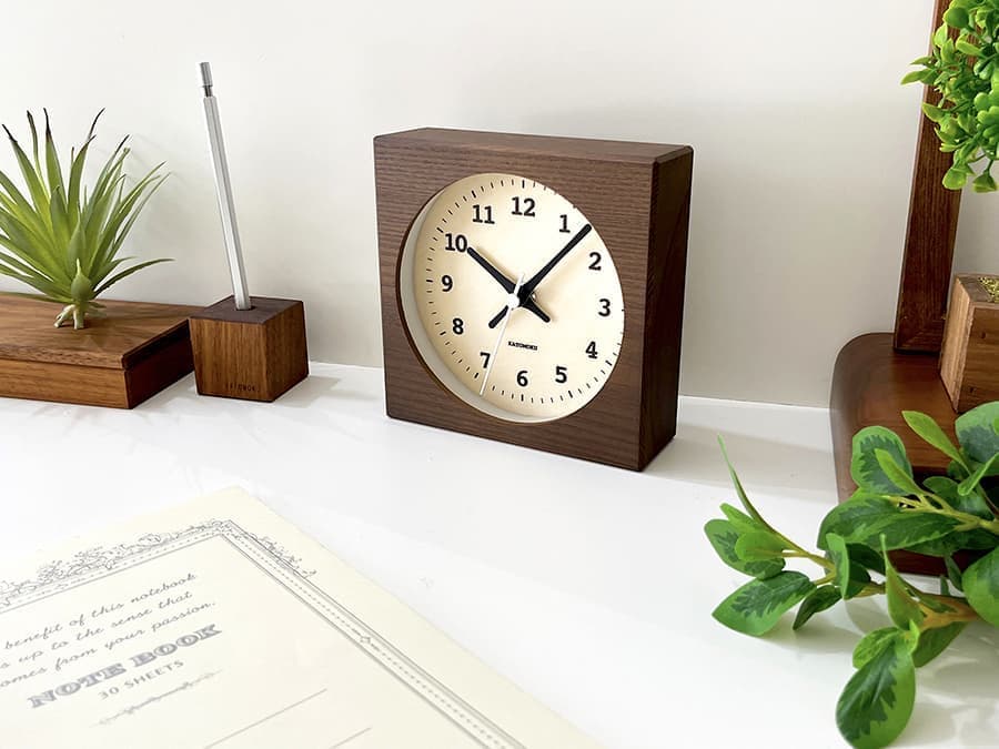 郡上踊りで有名な郡上八幡で観光体験のカトモクのお店を運営する加藤木工が作る日本製セイコー電波壁掛け時計