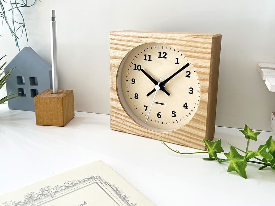 郡上踊りで有名な郡上八幡で観光体験のカトモクのお店を運営する加藤木工が作る日本製セイコー電波壁掛け時計