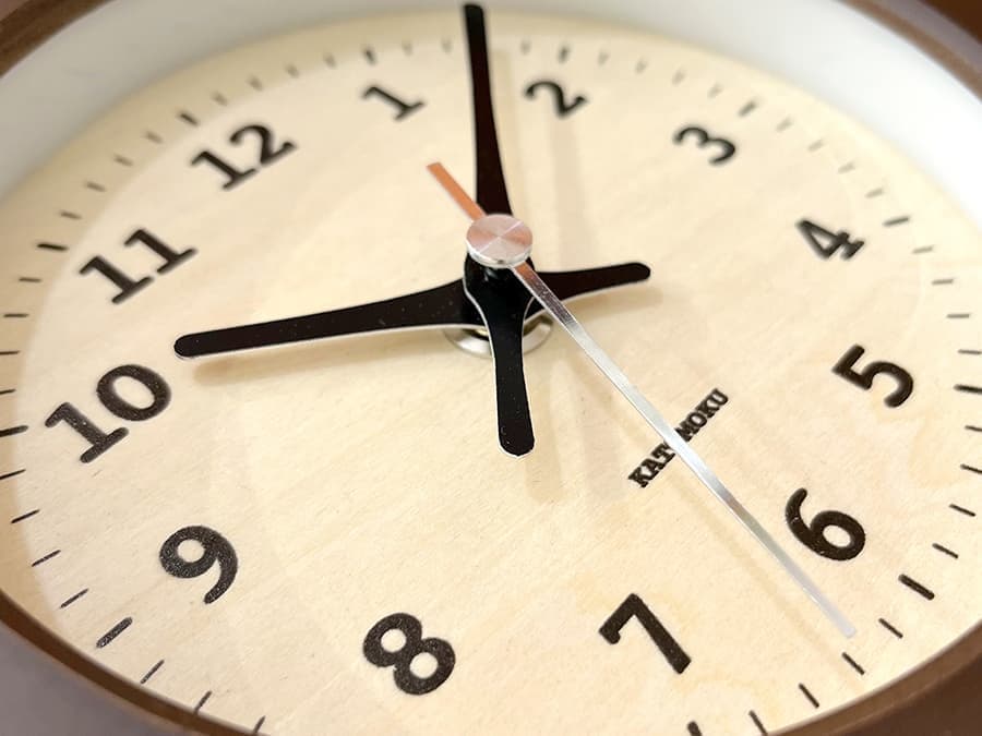 郡上踊りで有名な郡上八幡で観光体験のカトモクのお店を運営する加藤木工が作る日本製セイコー電波壁掛け時計