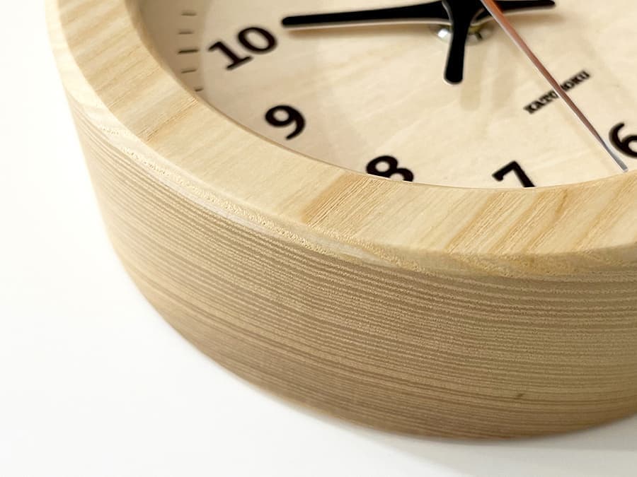 郡上踊りで有名な郡上八幡で観光体験のカトモクのお店を運営する加藤木工が作る日本製セイコー電波壁掛け時計