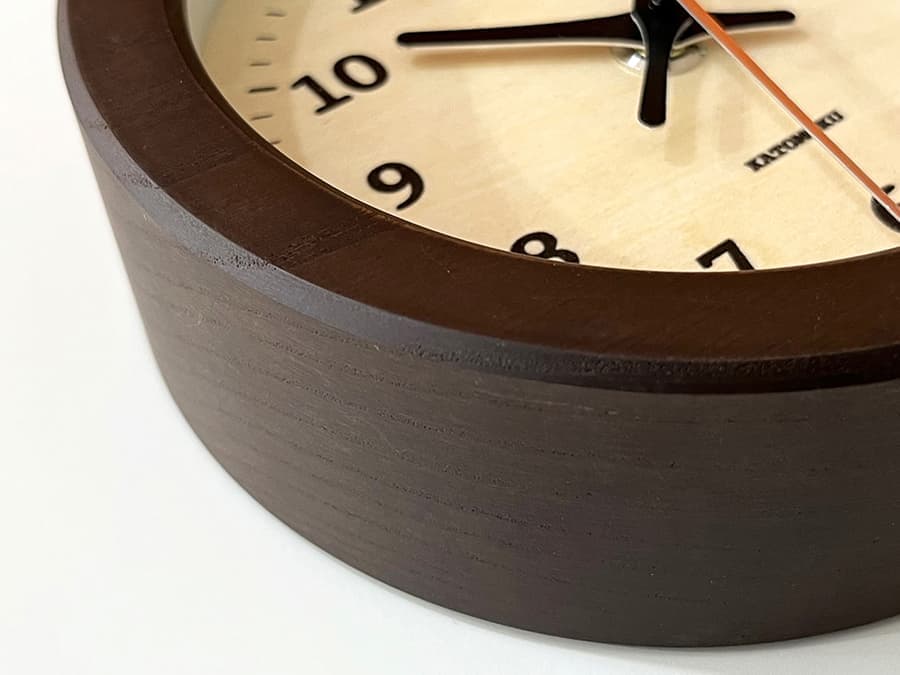 郡上踊りで有名な郡上八幡で観光体験のカトモクのお店を運営する加藤木工が作る日本製セイコー電波壁掛け時計