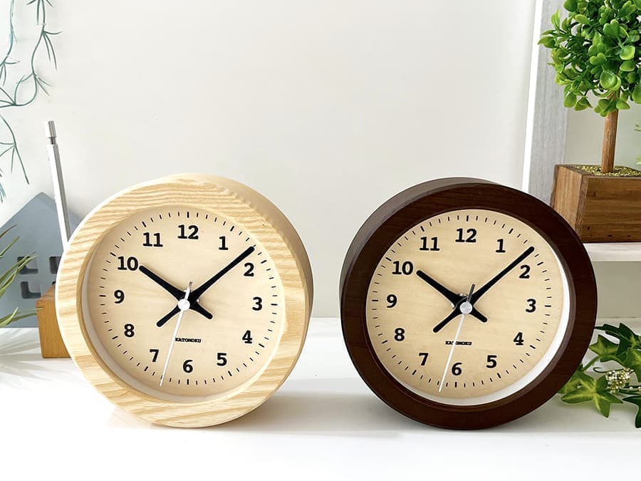 郡上踊りで有名な郡上八幡で観光体験のカトモクのお店を運営する加藤木工が作る日本製セイコー電波壁掛け時計