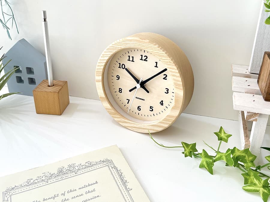 郡上踊りで有名な郡上八幡で観光体験のカトモクのお店を運営する加藤木工が作る日本製セイコー電波壁掛け時計