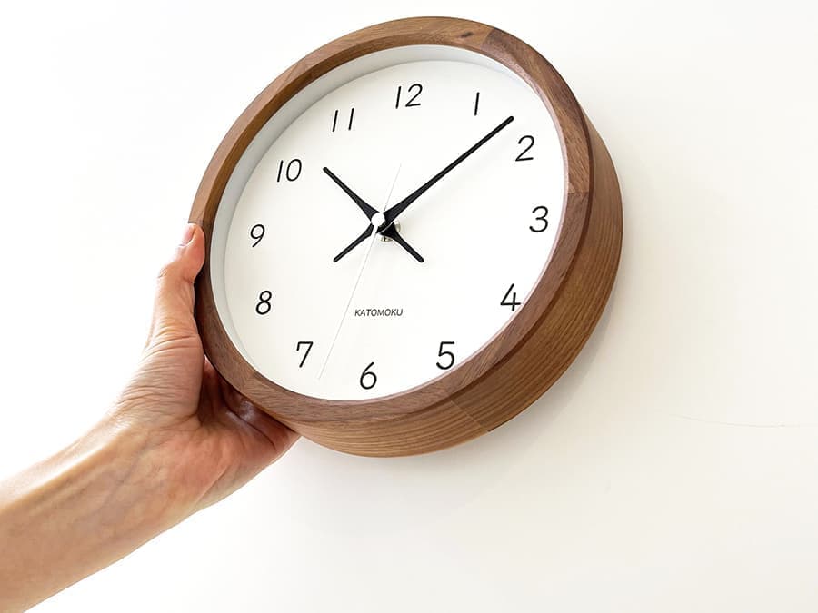 郡上踊りで有名な郡上八幡で観光体験のカトモクのお店を運営する加藤木工が作る日本製セイコー電波壁掛け時計