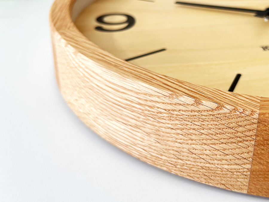 オークとウォールナットのシンプルで大きな電波式掛け時計