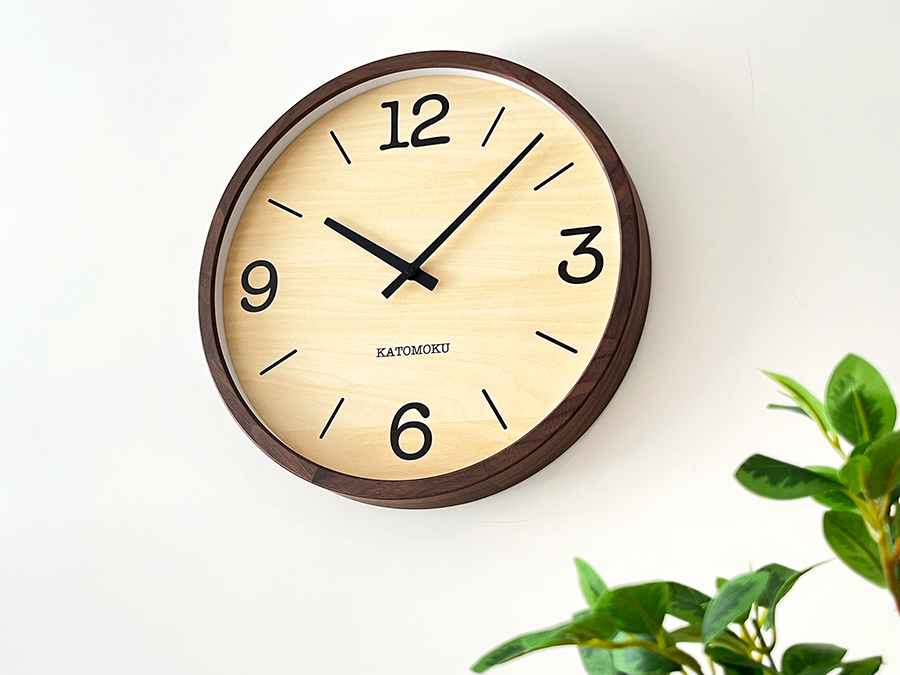 オークとウォールナットのシンプルで大きな電波式掛け時計