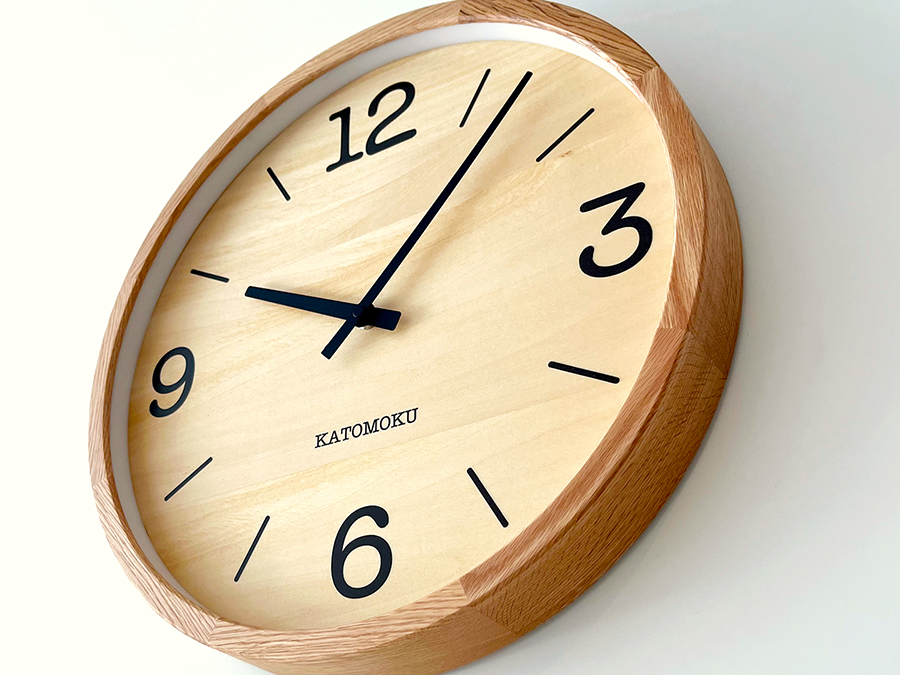 オークとウォールナットのシンプルで大きな電波式掛け時計