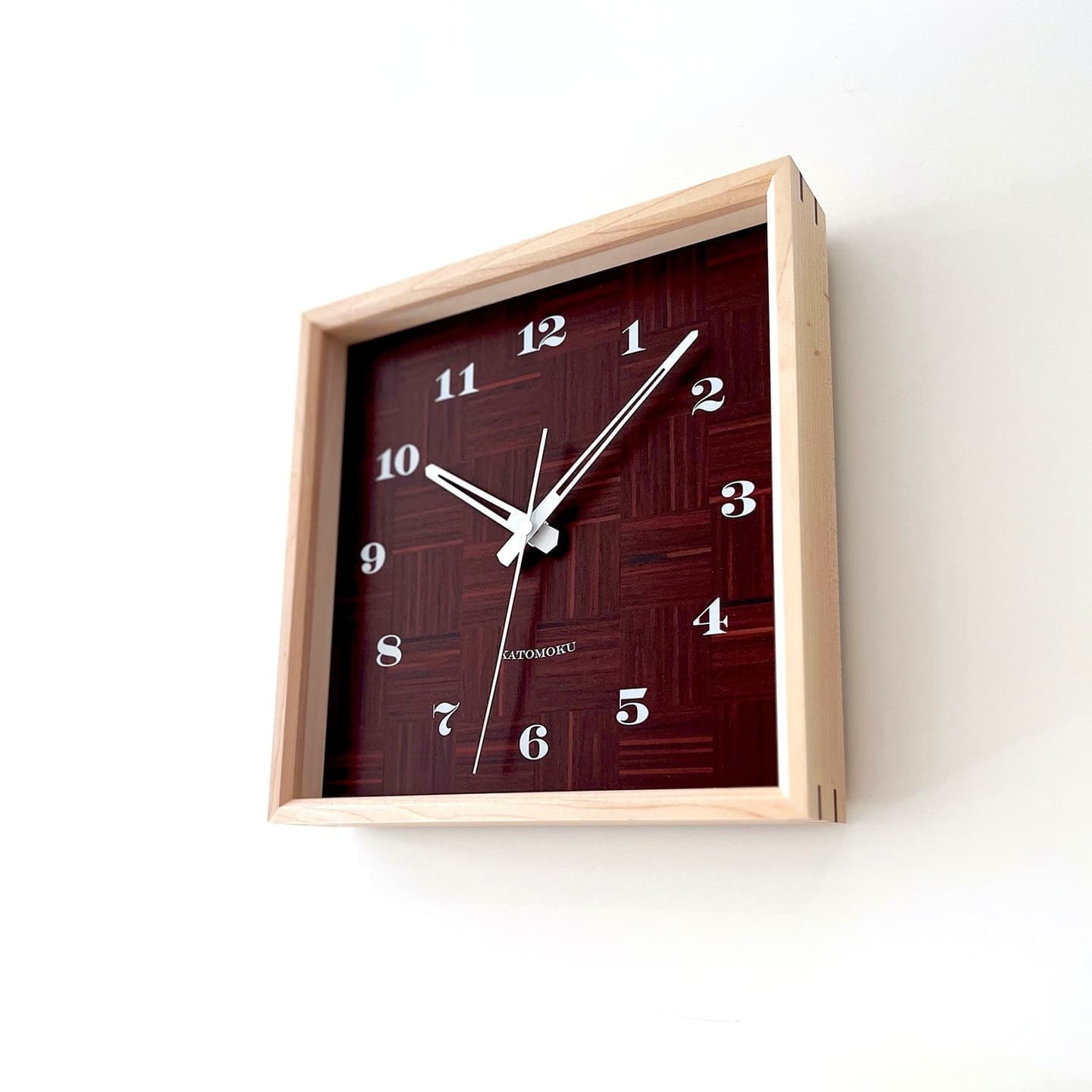 ウォールナットとメープルの寄木スクエアクロック