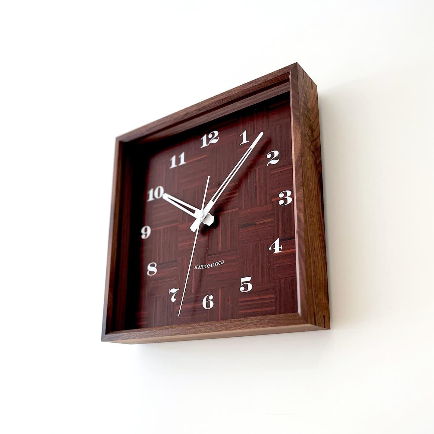 ウォールナットとメープルの寄木スクエアクロック