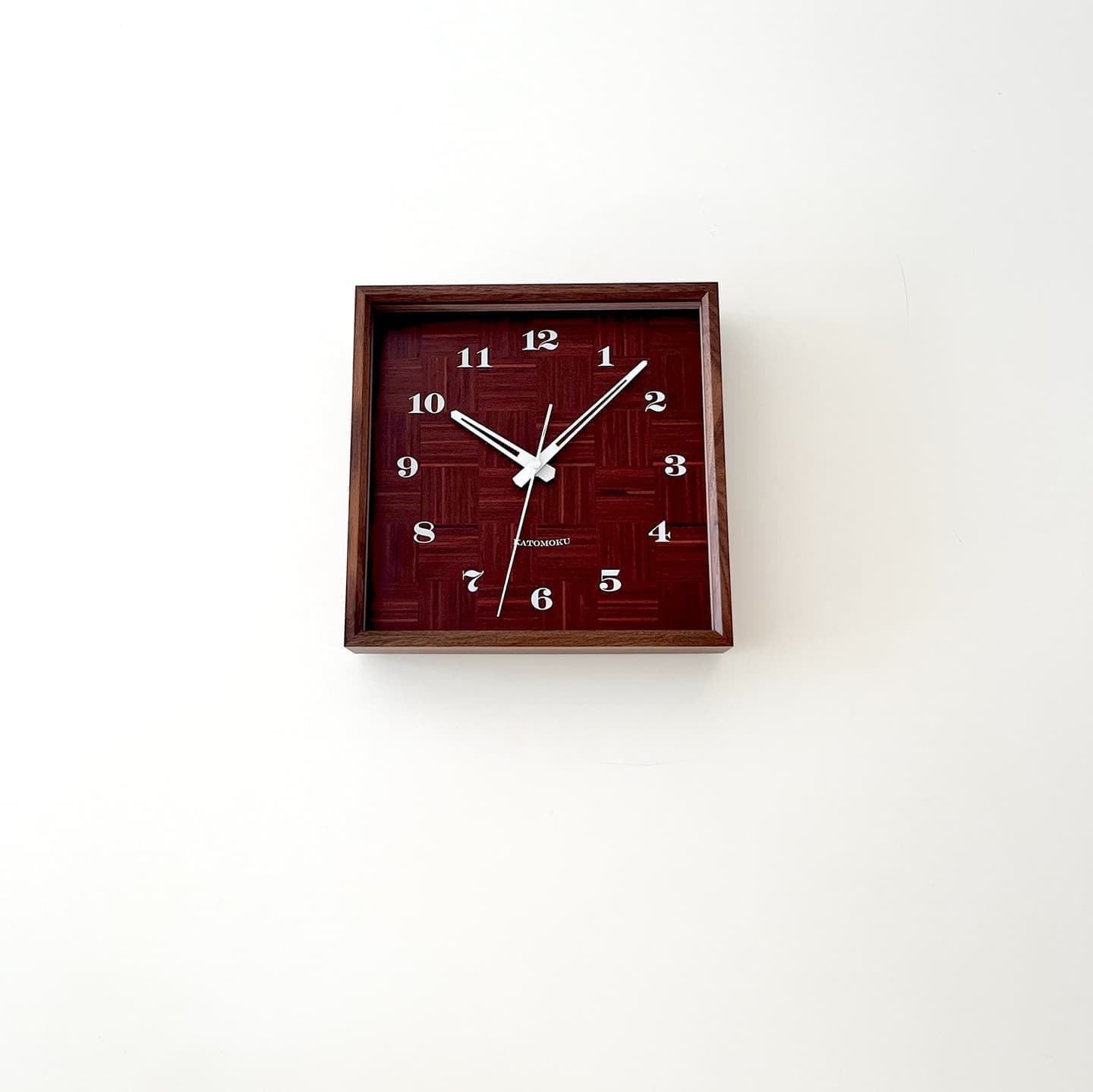 ウォールナットとメープルの寄木スクエアクロック