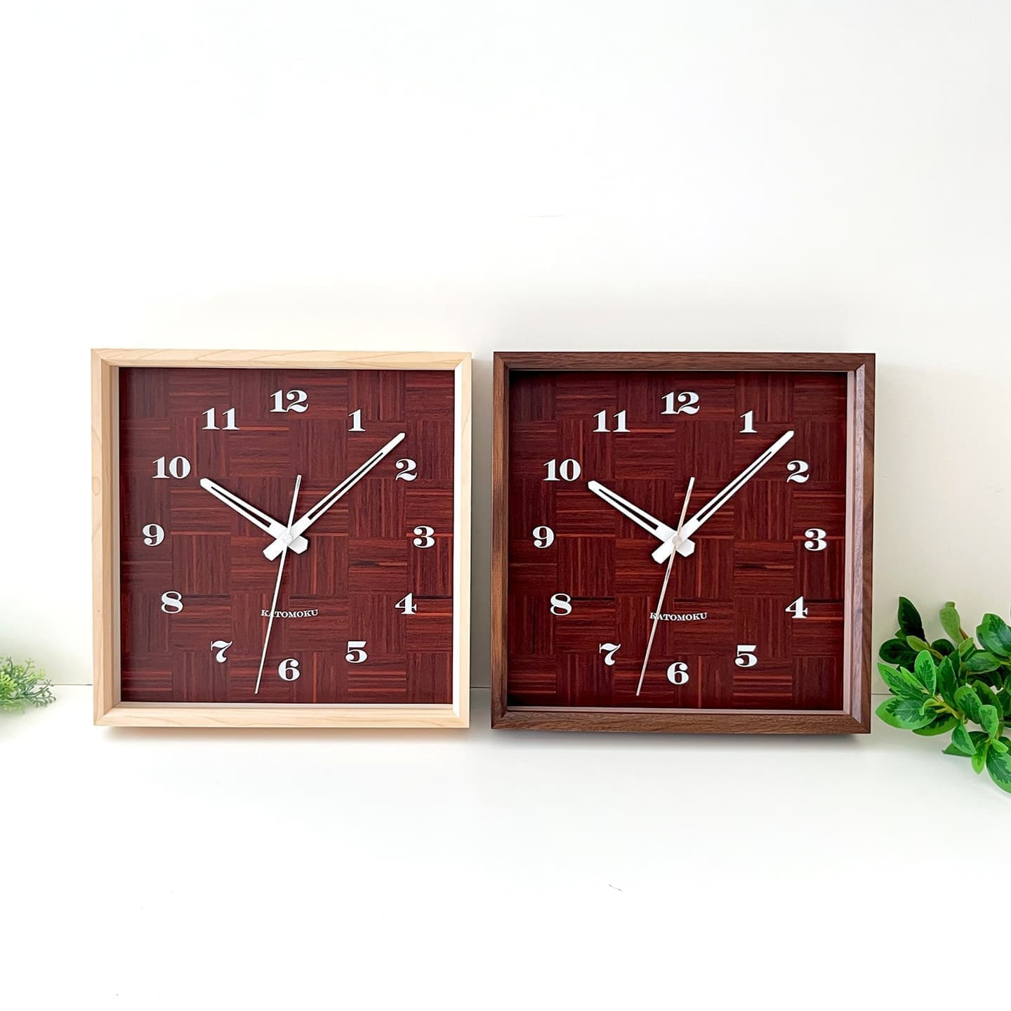 ウォールナットとメープルの寄木スクエアクロック