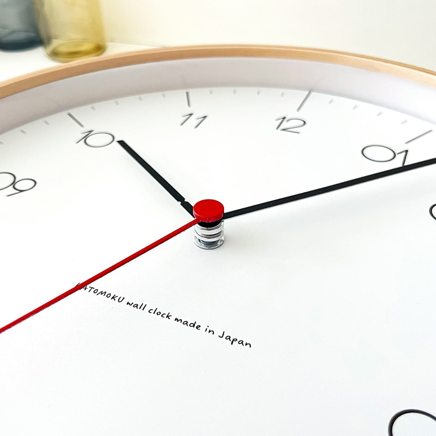 針にまでこだわりのあるセイコームーブメントを使った掛け時計