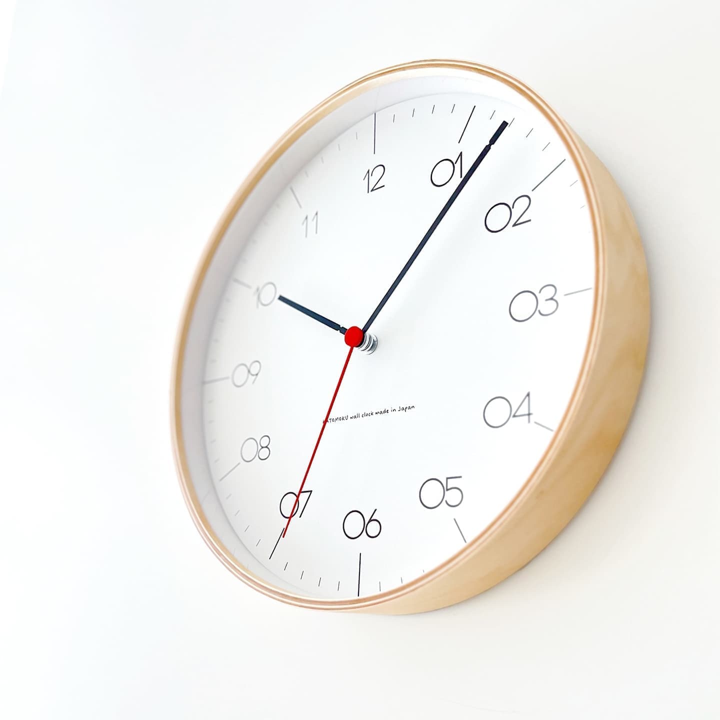 針にまでこだわりのあるセイコームーブメントを使った掛け時計