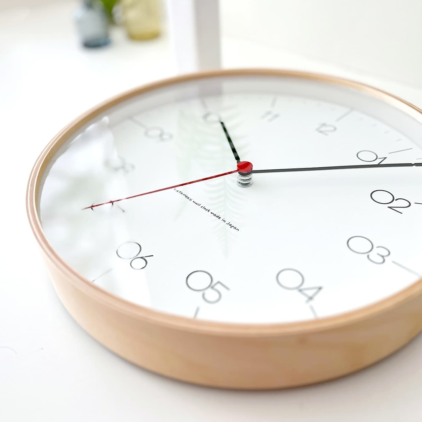 針にまでこだわりのあるセイコームーブメントを使った掛け時計