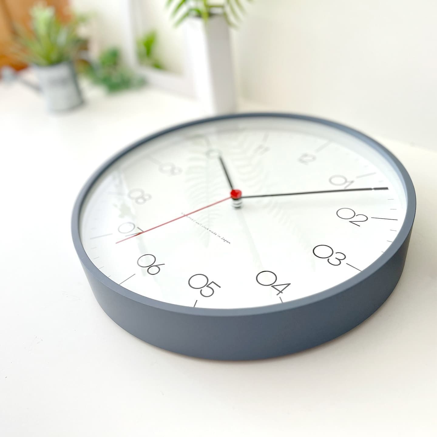 針にまでこだわりのあるセイコームーブメントを使った掛け時計