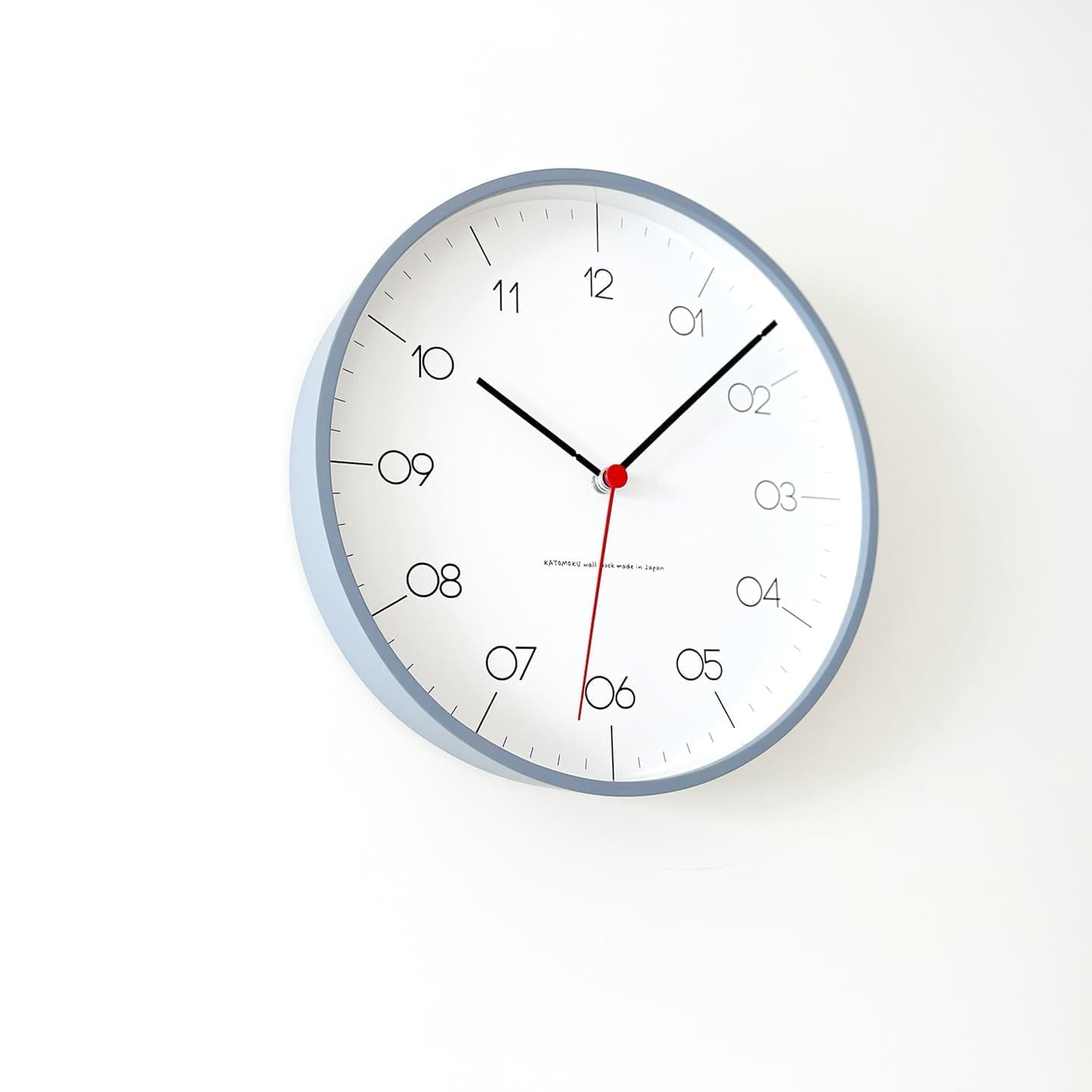 針にまでこだわりのあるセイコームーブメントを使った掛け時計