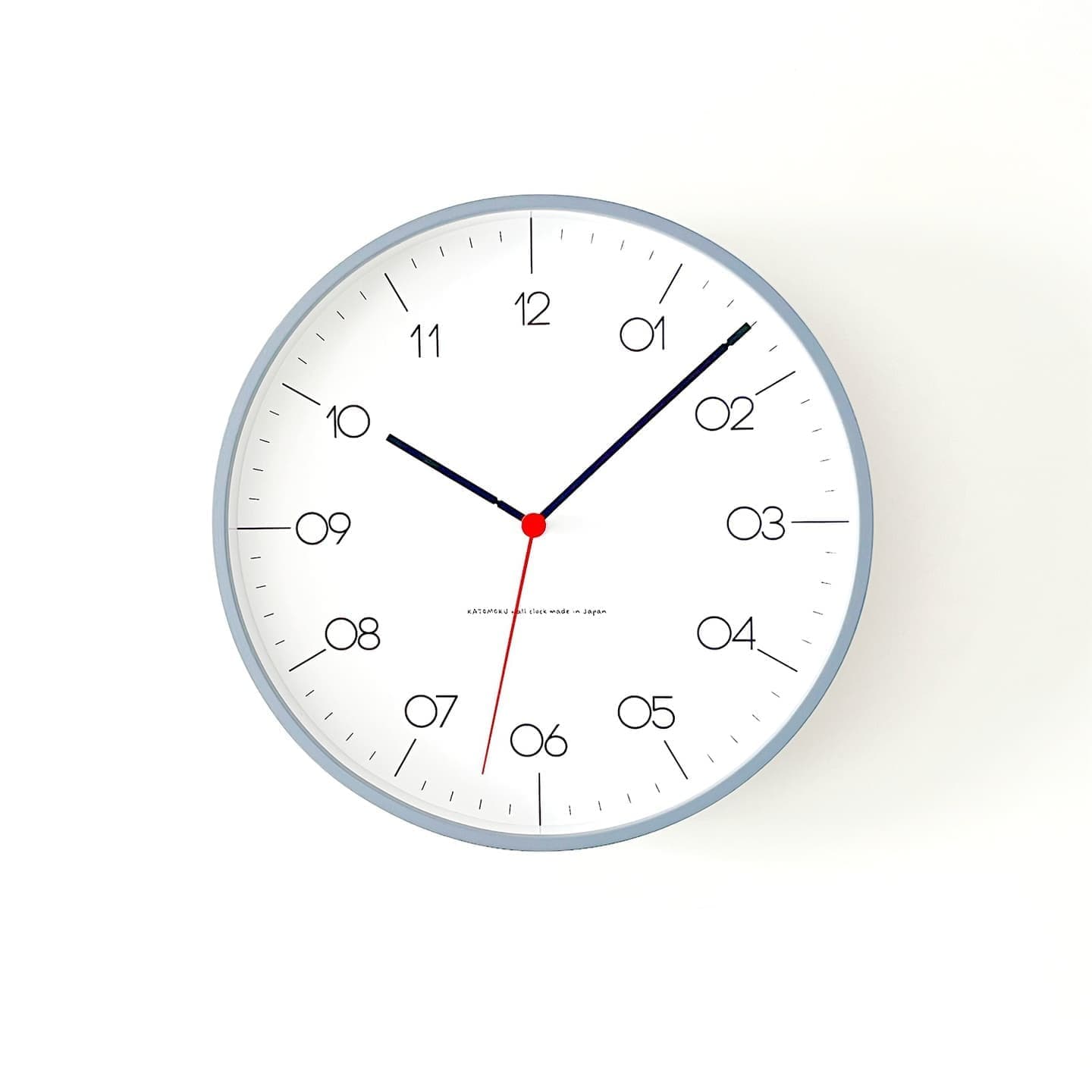 針にまでこだわりのあるセイコームーブメントを使った掛け時計