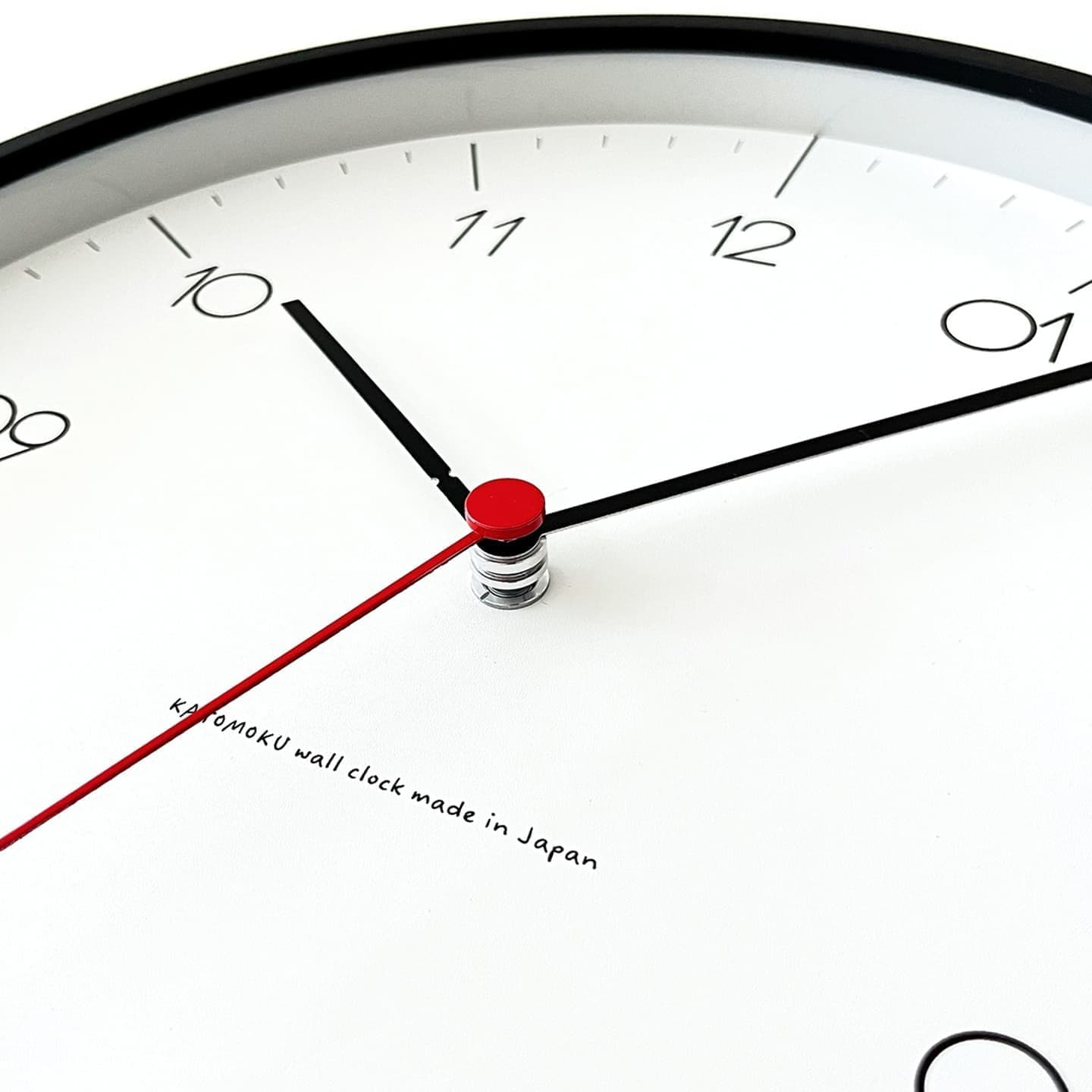 針にまでこだわりのあるセイコームーブメントを使った掛け時計