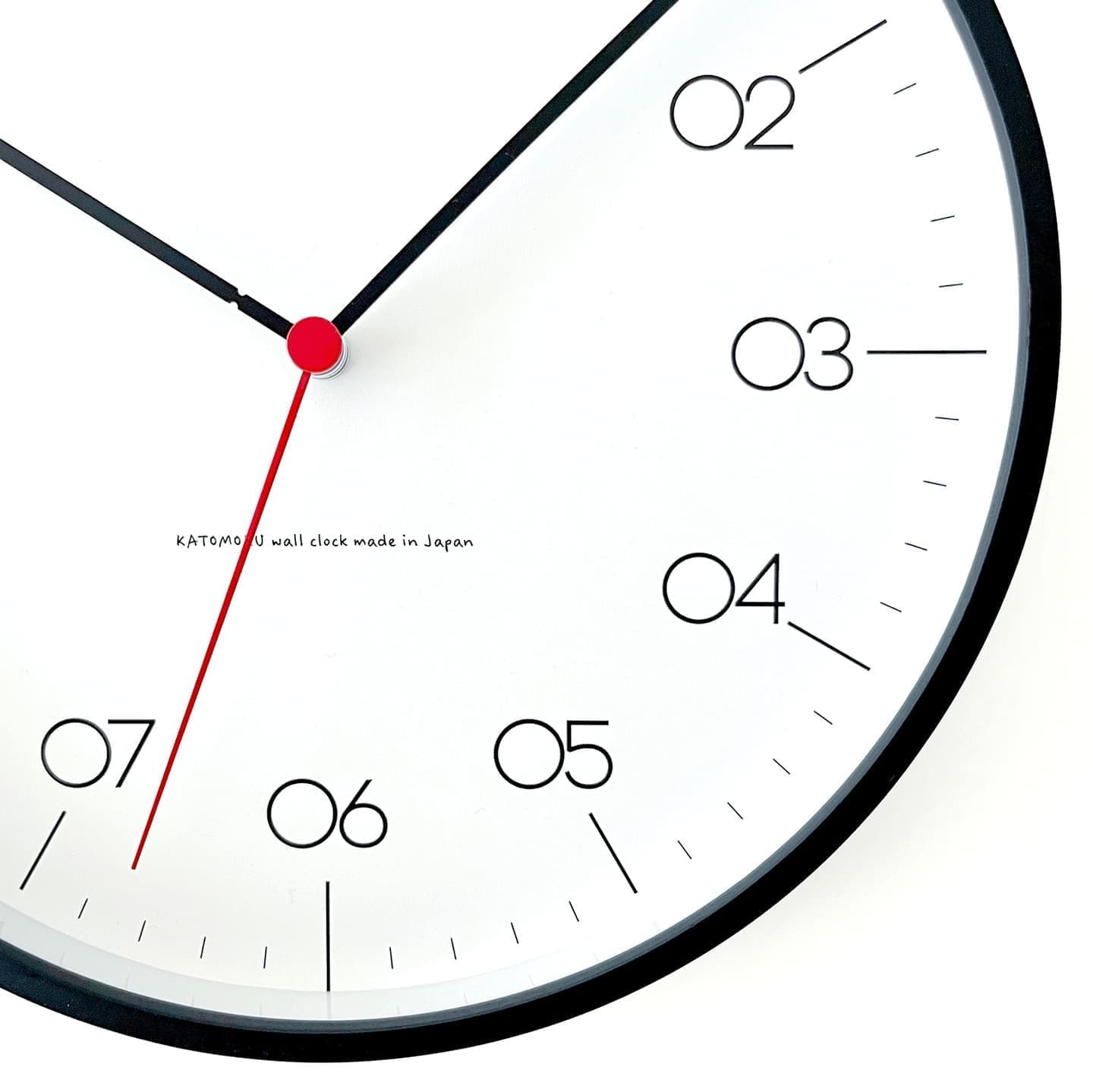 針にまでこだわりのあるセイコームーブメントを使った掛け時計