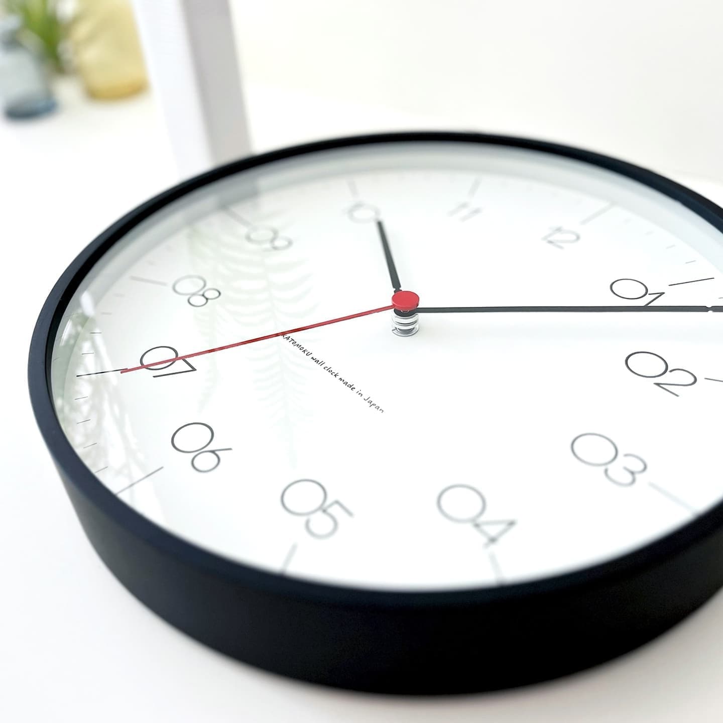 針にまでこだわりのあるセイコームーブメントを使った掛け時計