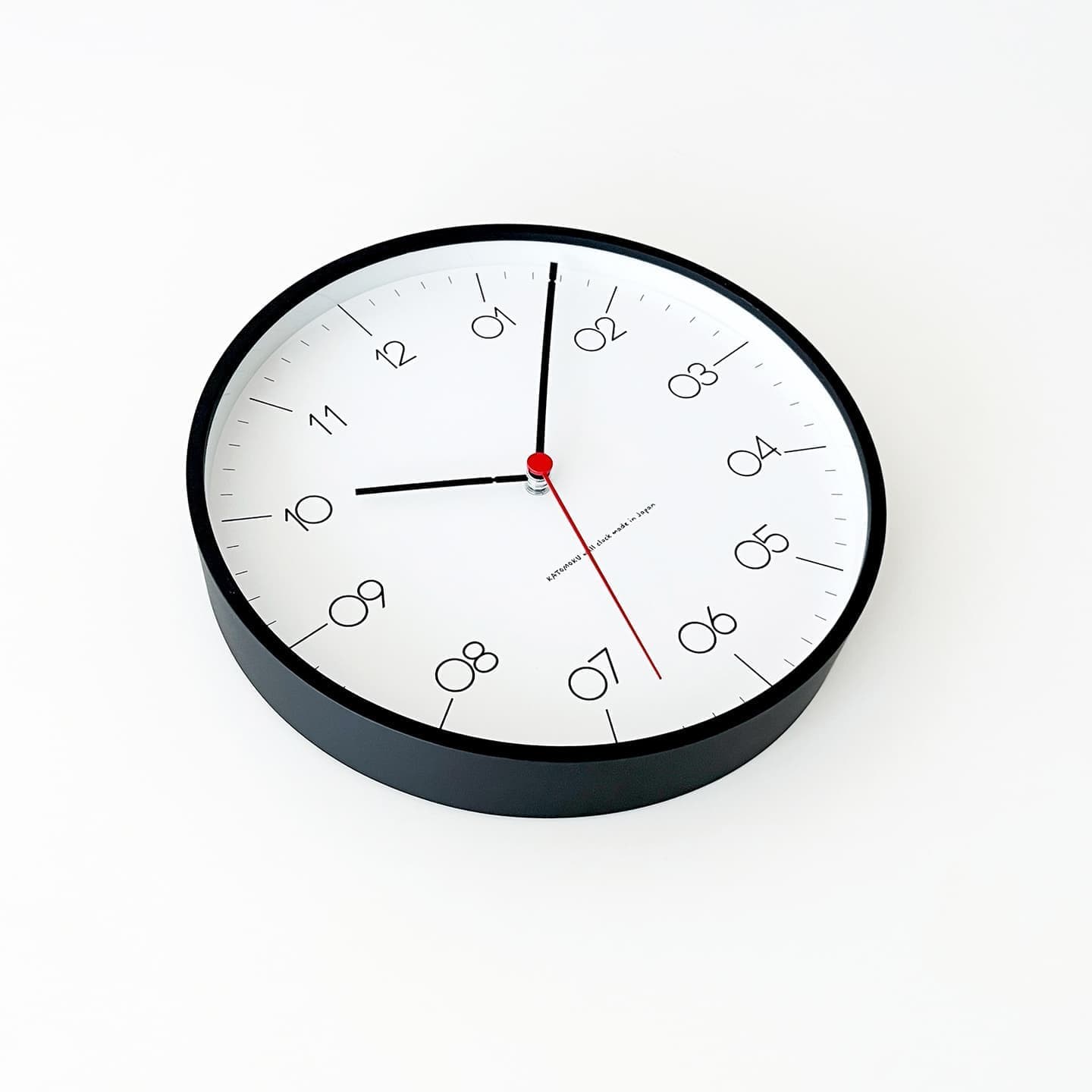 針にまでこだわりのあるセイコームーブメントを使った掛け時計