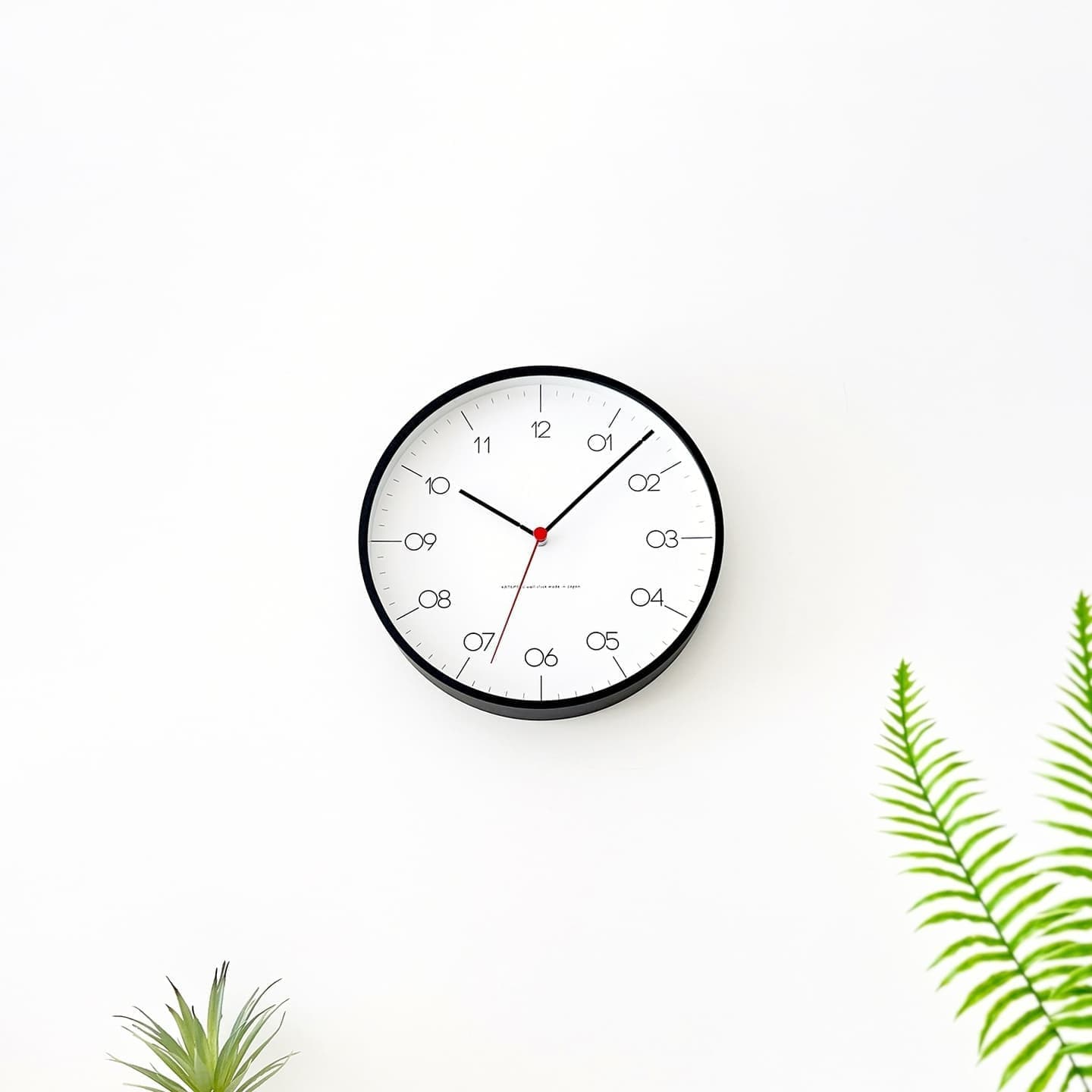 針にまでこだわりのあるセイコームーブメントを使った掛け時計