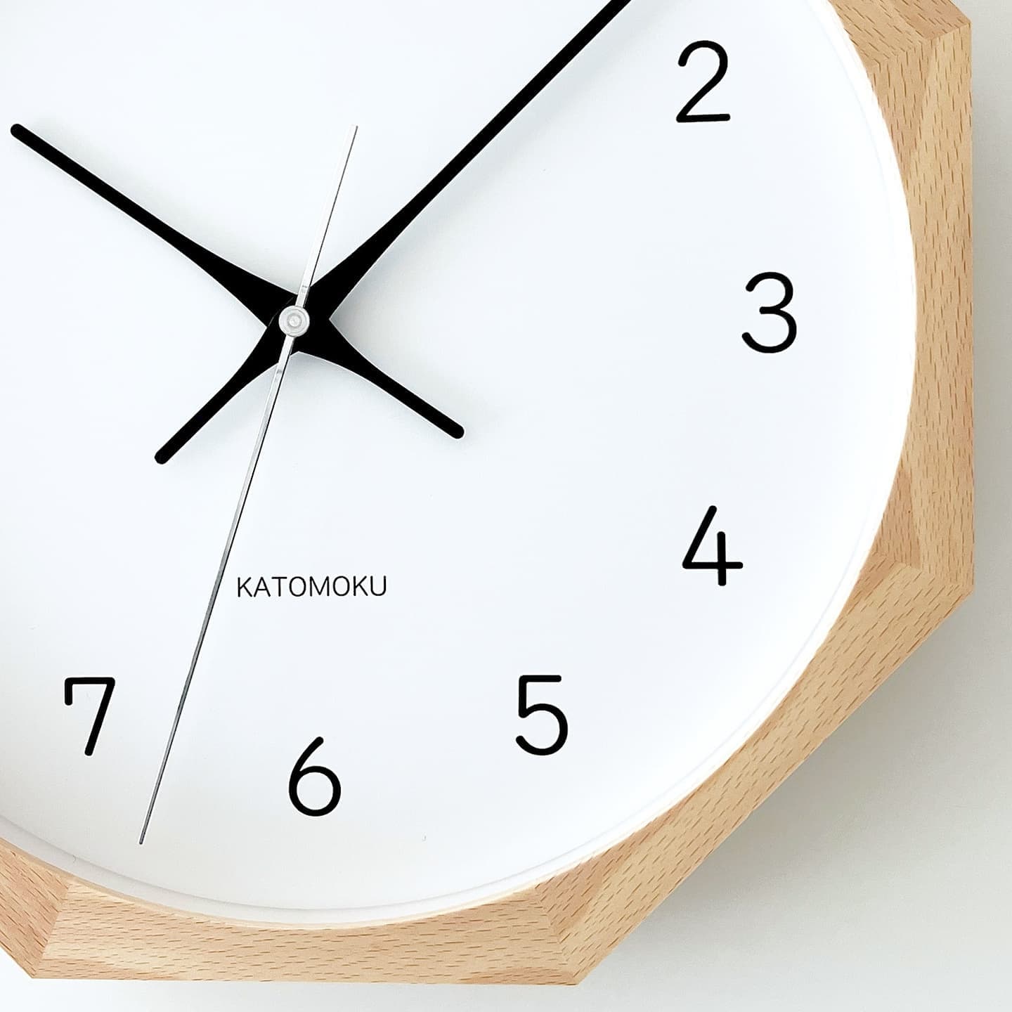 掛け時計 時計 壁掛け時計 静か 無音 静音 木の時計 木製 木工 木材 無垢材 天然素材 連続秒針 スイープムーブメント インテリア 八角形 縁起物 日本製 国産 岐阜県 郡上市 郡上八幡 郡上踊り 