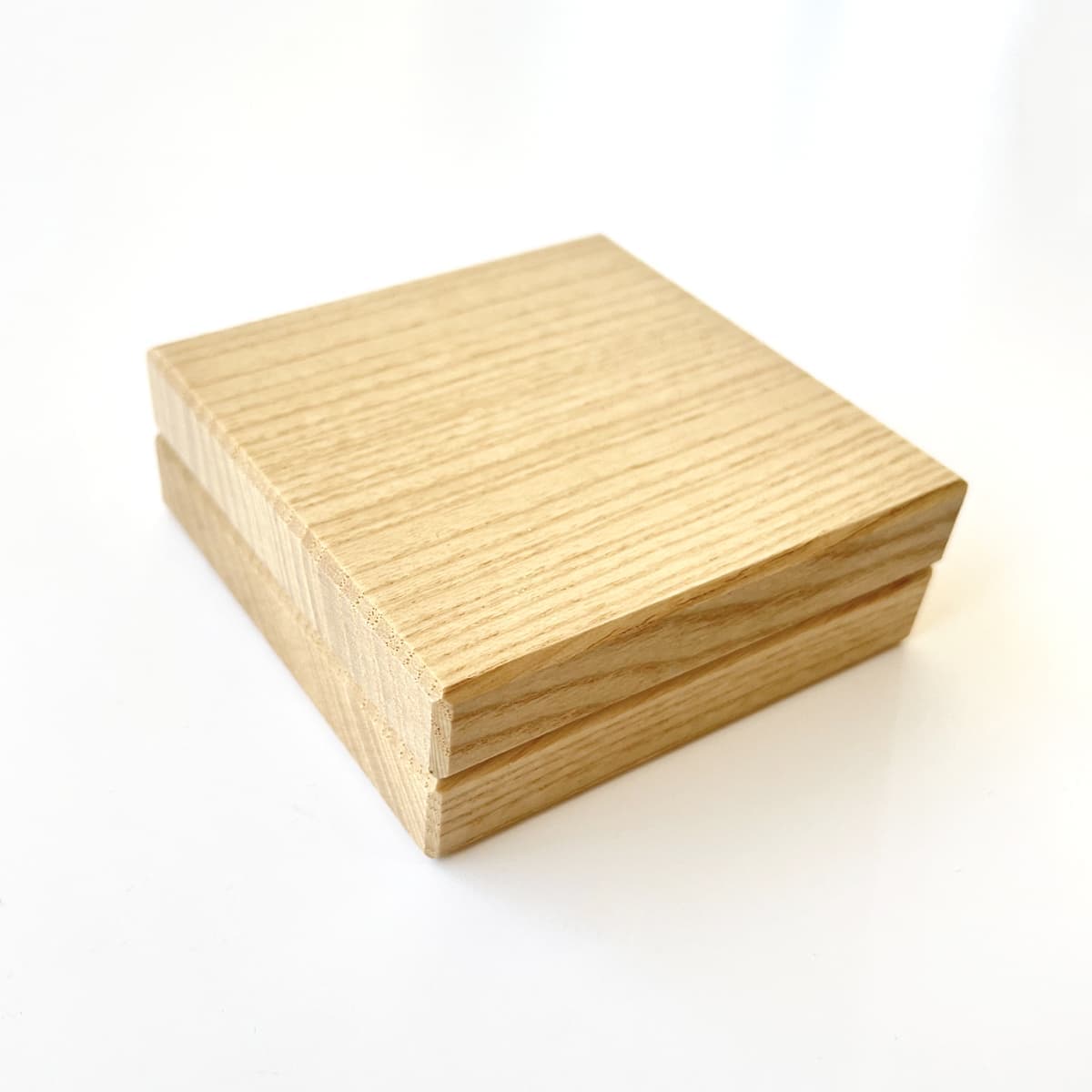 朱肉 印鑑 スタンプ 印章 文房具 文具 鯱旗 シャチハタ シヤチハタ エコス 速乾性 ビジネス 書斎 オフィス 受付 窓口 手続き 開業 卒業 入社 父の日 お祝い 贈答品 贈り物 ギフト プレゼント 木製 木製文具 天然素材 無垢材 ホワイトアッシュ ナチュラル ブラウン 四角 正方形 きんつば 国産 国内製造 日本産 日本 岐阜県 郡上市 郡上八幡 郡上おどり