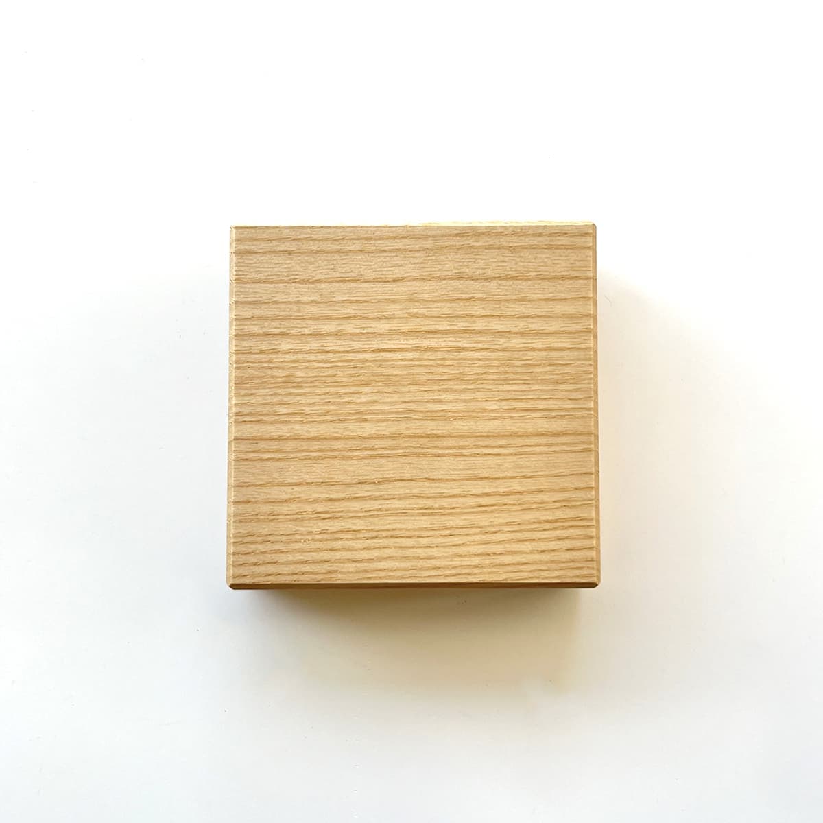 朱肉 印鑑 スタンプ 印章 文房具 文具 鯱旗 シャチハタ シヤチハタ エコス 速乾性 ビジネス 書斎 オフィス 受付 窓口 手続き 開業 卒業 入社 父の日 お祝い 贈答品 贈り物 ギフト プレゼント 木製 木製文具 天然素材 無垢材 ホワイトアッシュ ナチュラル ブラウン 四角 正方形 きんつば 国産 国内製造 日本産 日本 岐阜県 郡上市 郡上八幡 郡上おどり