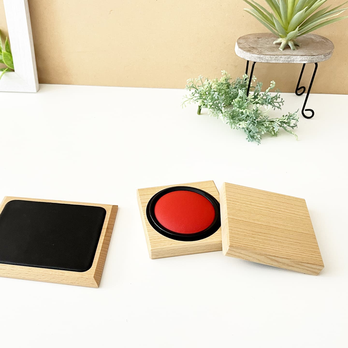 朱肉 印鑑 スタンプ 印章 文房具 文具 鯱旗 シャチハタ シヤチハタ エコス 速乾性 ビジネス 書斎 オフィス 受付 窓口 手続き 開業 卒業 入社 父の日 お祝い 贈答品 贈り物 ギフト プレゼント 木製 木製文具 天然素材 無垢材 ホワイトアッシュ ナチュラル ブラウン 四角 正方形 きんつば 国産 国内製造 日本産 日本 岐阜県 郡上市 郡上八幡 郡上おどり