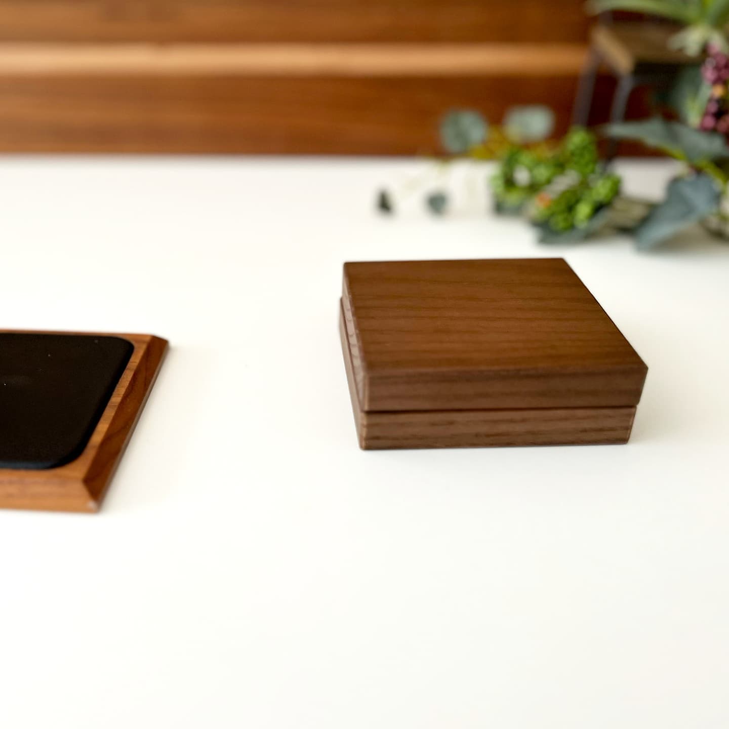 朱肉 印鑑 スタンプ 印章 文房具 文具 鯱旗 シャチハタ シヤチハタ エコス 速乾性 ビジネス 書斎 オフィス 受付 窓口 手続き 開業 卒業 入社 父の日 お祝い 贈答品 贈り物 ギフト プレゼント 木製 木製文具 天然素材 無垢材 ホワイトアッシュ ナチュラル ブラウン 四角 正方形 きんつば 国産 国内製造 日本産 日本 岐阜県 郡上市 郡上八幡 郡上おどり