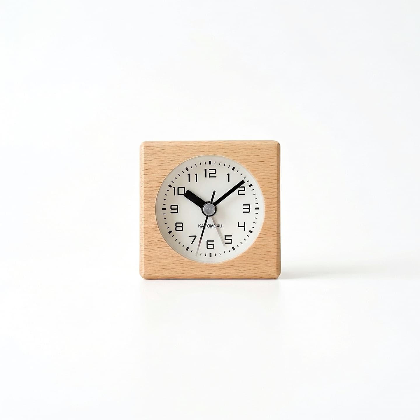 目覚まし時計 アラーム時計 アラームクロック alarm clock 置き時計 時計 アナログ時計 木の時計 四角 ミニ 小さい mini 手のひらサイズ 静音 静か しずか 静音性 静かな時計 サイレント サイレントクロック 連続秒針 スイープムーブメント なめらか 秒針 指標 目盛り ボタン スイッチ ライト 明かり LEDライト 夜間 暗い部屋 スヌーズ だんだん大きくなる 安眠 睡眠 睡眠不足 健康 木製 無垢材 ビーチ インテリア オシャレ シンプル 高級感 デスク キッチン 寝室 休憩室 ベッドルーム ホテル 旅館 宿泊施設 仮眠 誕生日 記念日 クリスマス 父の日 母の日 敬老の日 開業 引っ越し 新築 模様替え 新生活 お祝い 記念品 贈答品 贈り物 ギフト プレゼント 国産 国内生産 国内製造 日本製 日本 岐阜県 郡上市 郡上八幡 木工屋 郡上おどり