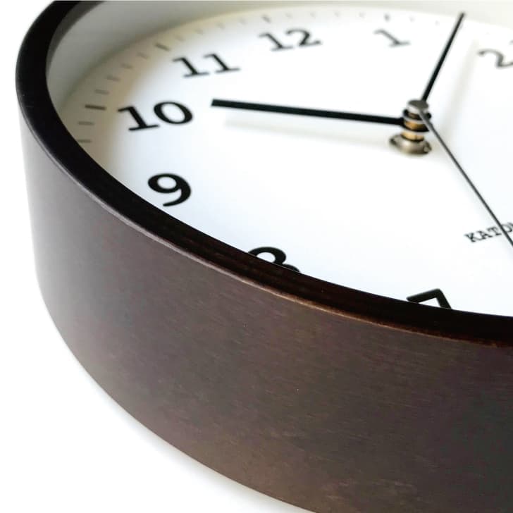 時計 掛け時計 壁掛け時計 電波時計 木の時計 国産 日本 岐阜県 郡上八幡 インテリア 雑貨 丁寧な暮らし 北欧 シンプル オシャレ 静音 静か 自動受信 時刻修正 自動 便利 簡単 SEIKO 無垢材 天然素材 新生活 模様替え 引っ越し お祝い プレゼント ギフト 贈り物 寝室 ベッドルーム 書斎 グレー ナチュラル ブラウン 直径 22cm