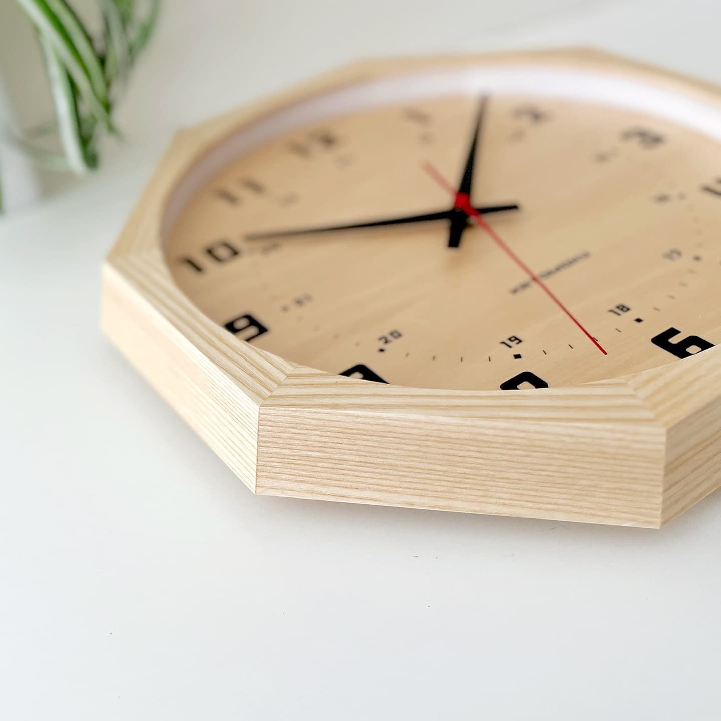 掛け時計 時計 壁掛け時計 静か 無音 静音 木の時計 木製 木工 木材 無垢材 天然素材 連続秒針 スイープムーブメント インテリア 八角形 縁起物 日本製 国産 岐阜県 郡上市 郡上八幡 郡上踊り 