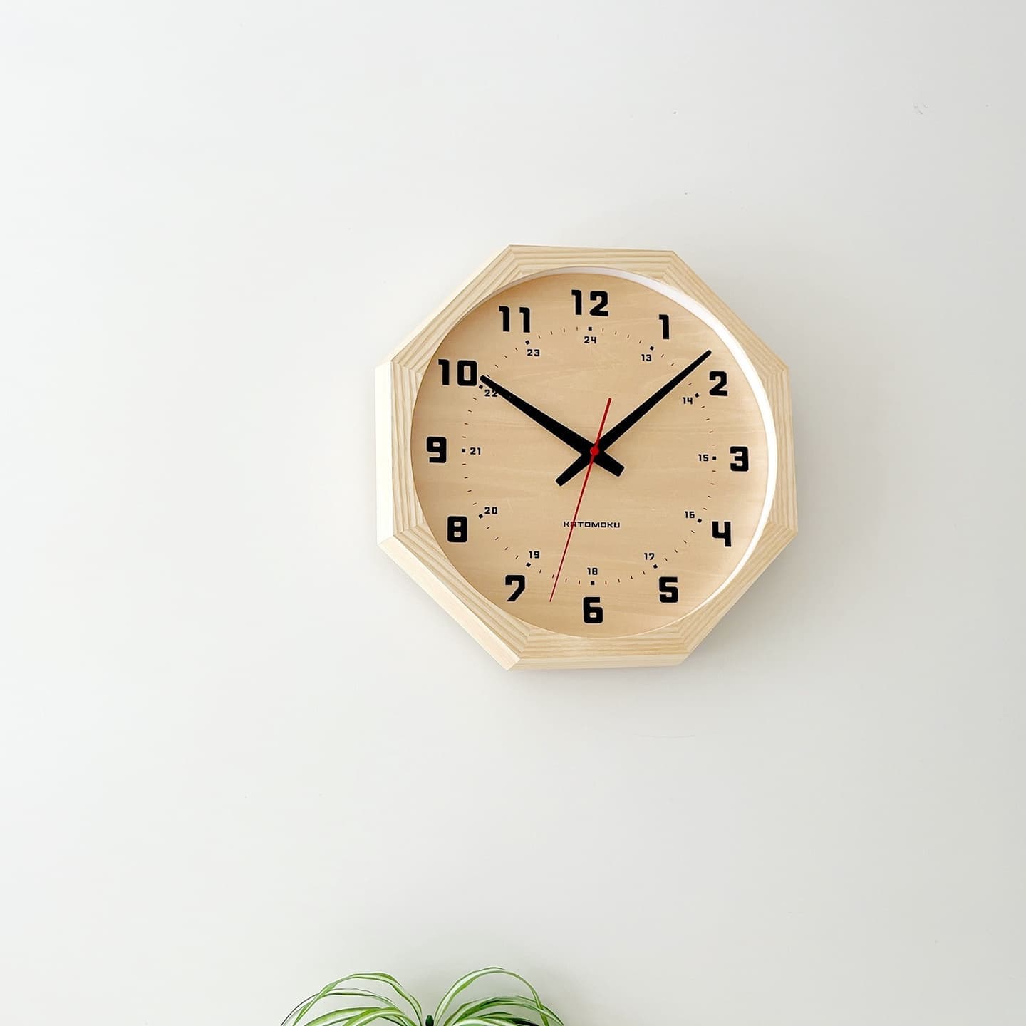 掛け時計 時計 壁掛け時計 静か 無音 静音 木の時計 木製 木工 木材 無垢材 天然素材 連続秒針 スイープムーブメント インテリア 八角形 縁起物 日本製 国産 岐阜県 郡上市 郡上八幡 郡上踊り 