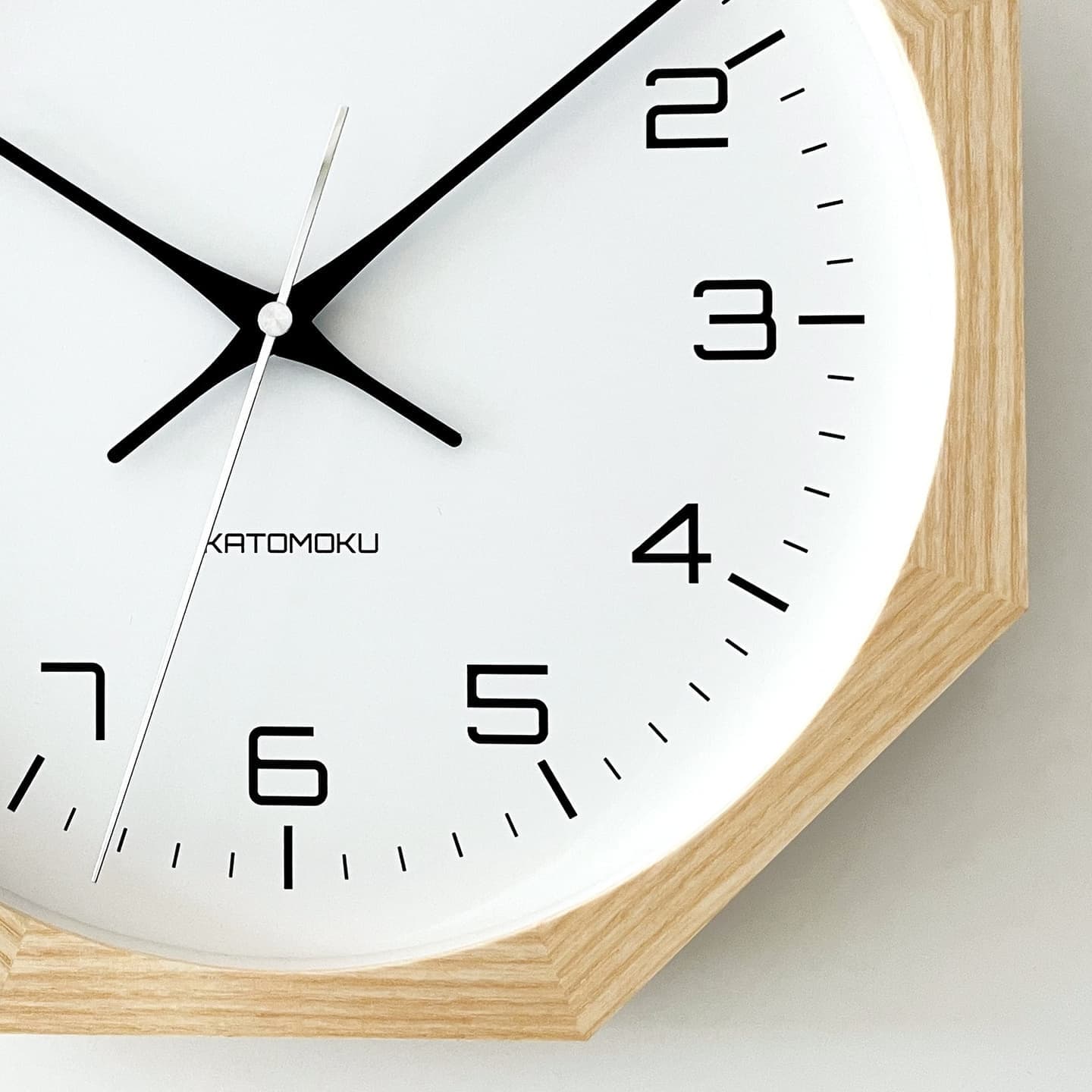 掛け時計 時計 壁掛け時計 静か 無音 静音 木の時計 木製 木工 木材 無垢材 天然素材 連続秒針 スイープムーブメント インテリア 八角形 縁起物 日本製 国産 岐阜県 郡上市 郡上八幡 郡上踊り 