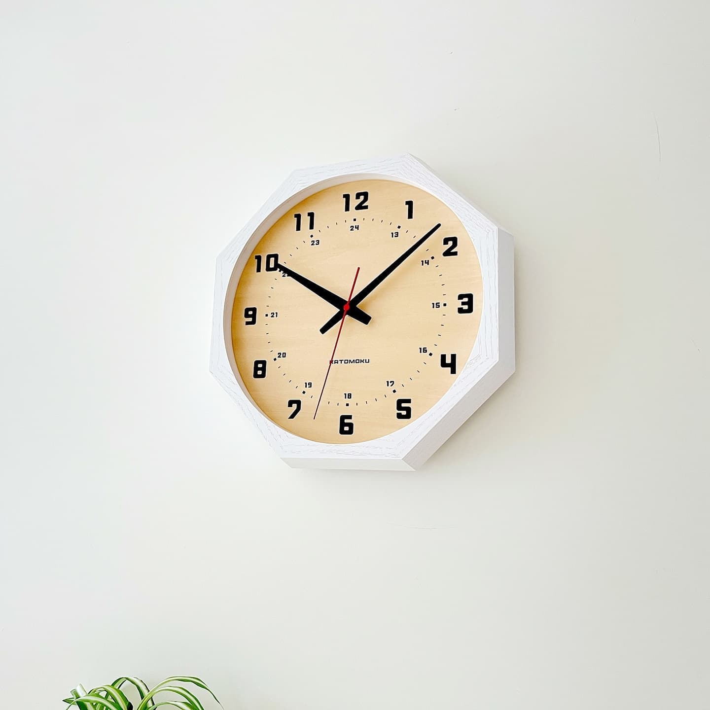 掛け時計 時計 壁掛け時計 静か 無音 静音 木の時計 木製 木工 木材 無垢材 天然素材 連続秒針 スイープムーブメント インテリア 八角形 縁起物 日本製 国産 岐阜県 郡上市 郡上八幡 郡上踊り 