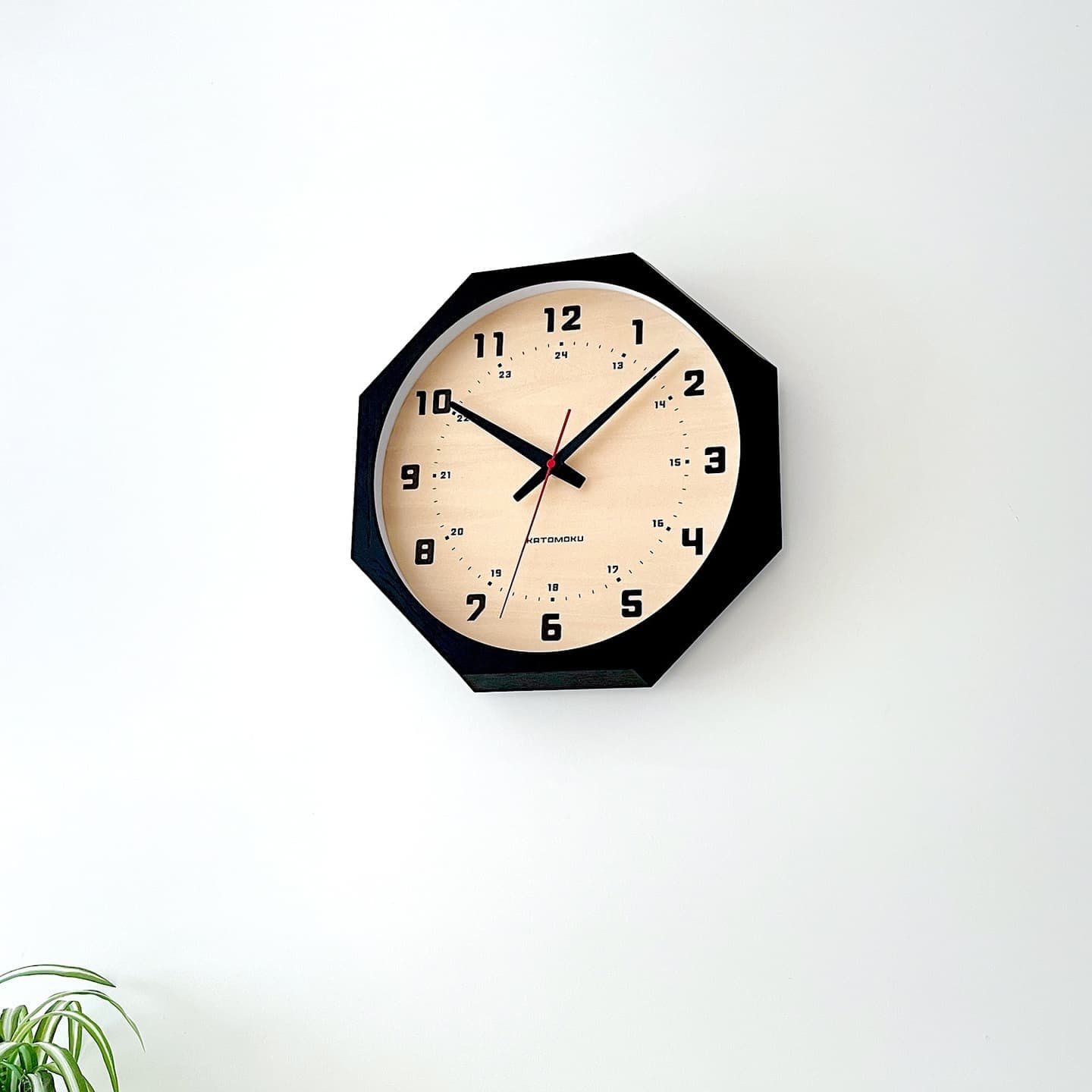 掛け時計 時計 壁掛け時計 静か 無音 静音 木の時計 木製 木工 木材 無垢材 天然素材 連続秒針 スイープムーブメント インテリア 八角形 縁起物 日本製 国産 岐阜県 郡上市 郡上八幡 郡上踊り 