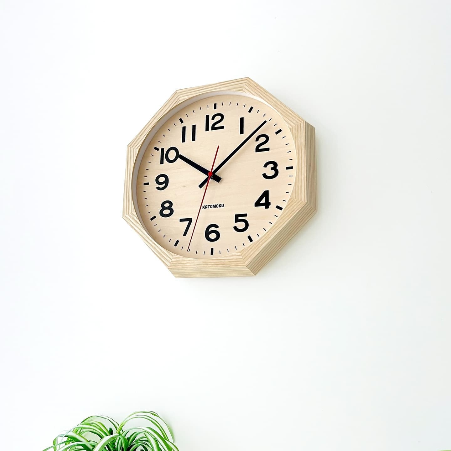 掛け時計 時計 壁掛け時計 静か 無音 静音 木の時計 木製 木工 木材 無垢材 天然素材 連続秒針 スイープムーブメント インテリア 八角形 縁起物 日本製 国産 岐阜県 郡上市 郡上八幡 郡上踊り 