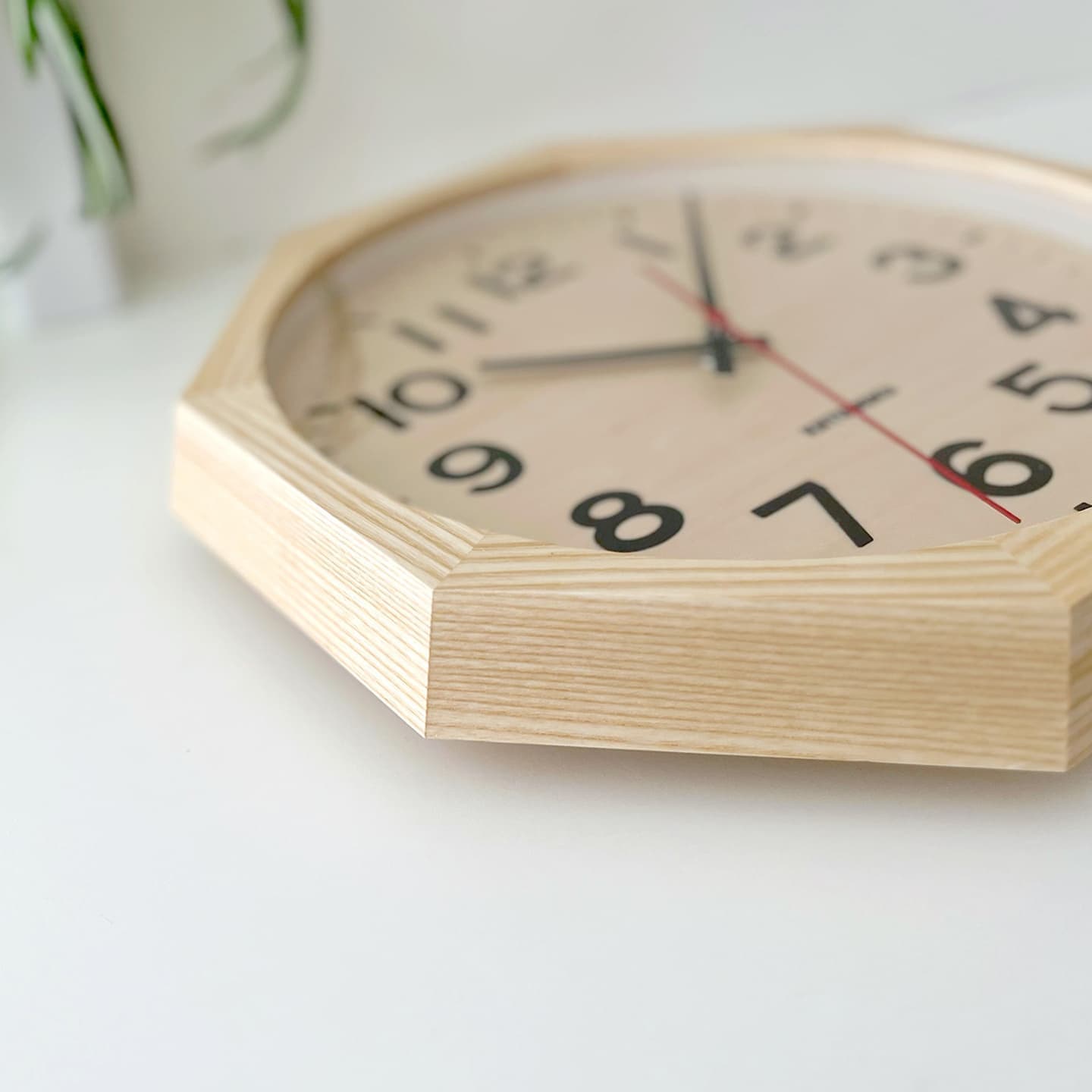 掛け時計 時計 壁掛け時計 静か 無音 静音 木の時計 木製 木工 木材 無垢材 天然素材 連続秒針 スイープムーブメント インテリア 八角形 縁起物 日本製 国産 岐阜県 郡上市 郡上八幡 郡上踊り 