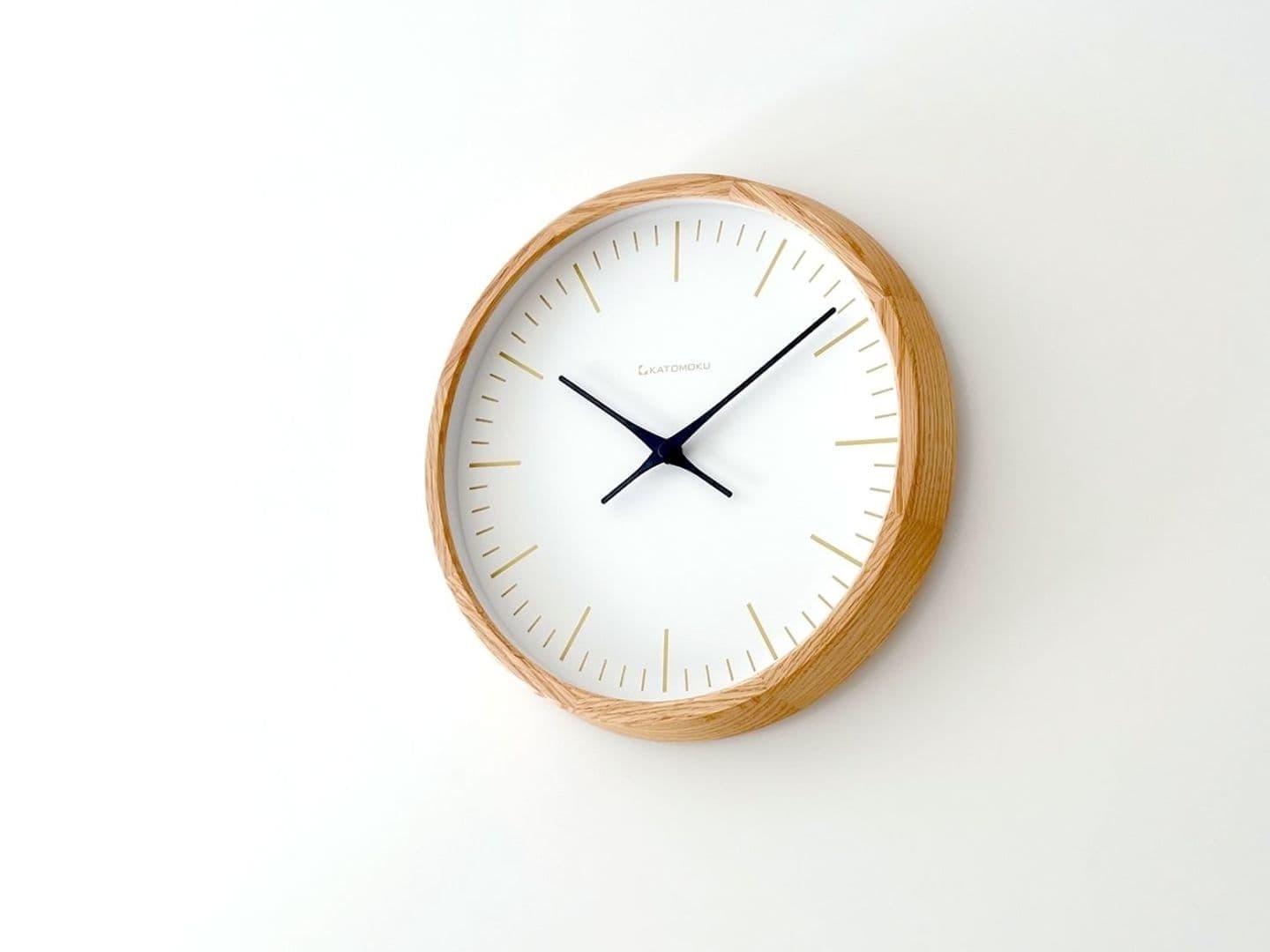 時計 掛け時計 壁掛け時計 電波時計 木の時計 国産 日本 岐阜県 郡上八幡 インテリア 雑貨 丁寧な暮らし 北欧 シンプル オシャレ 静音 静か 自動受信 時刻修正 木工屋 無垢 オーク ウォールナット バーインデックス